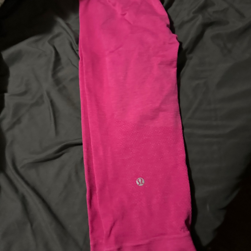 Lululemon size 8 mid calf/ bellow knee pants
